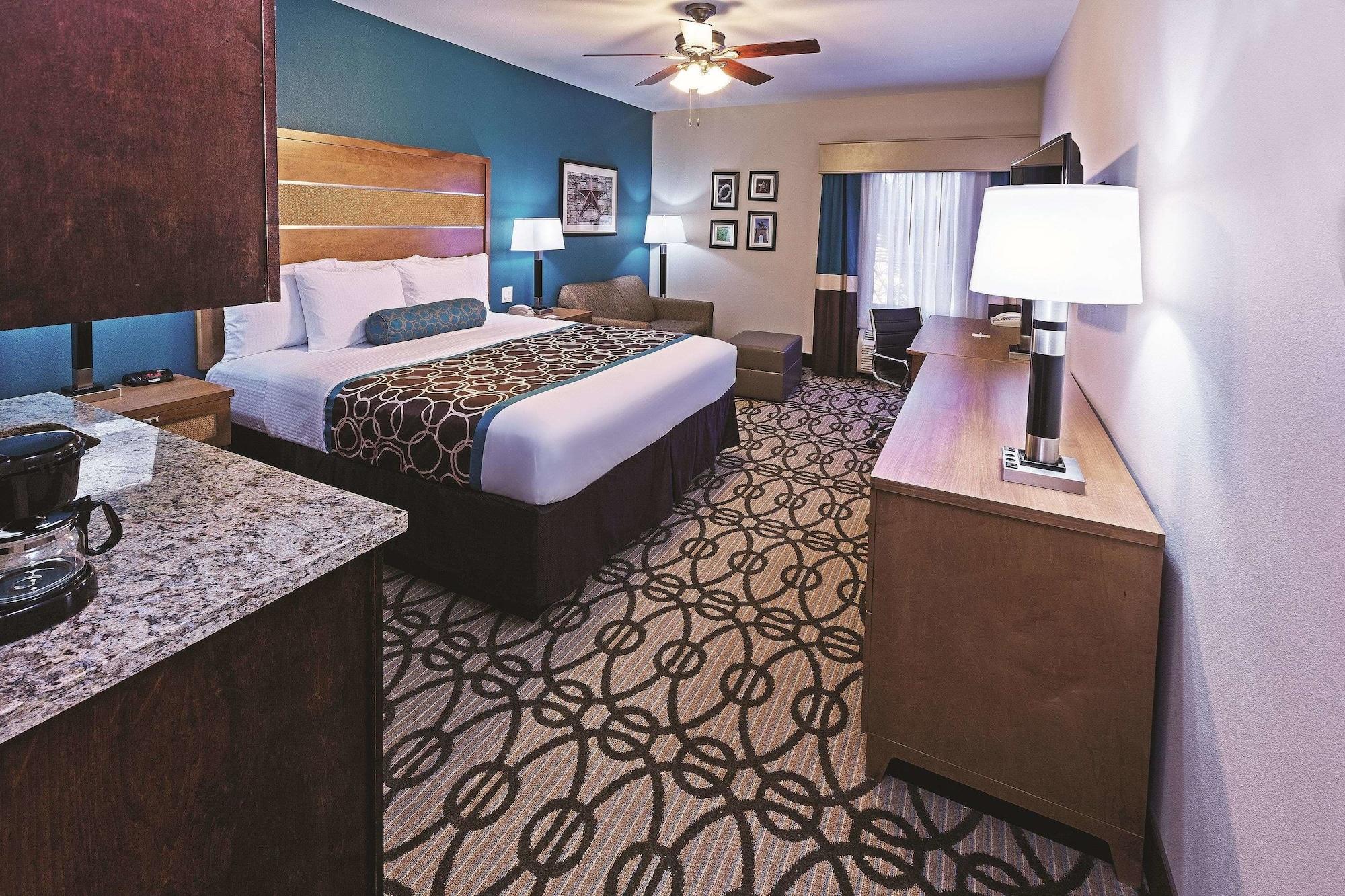 Hotel La Quinta By Wyndham Willowbrook 2*