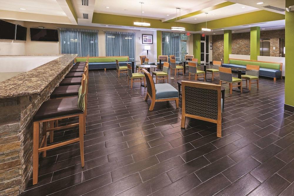 Hotel La Quinta By Wyndham Willowbrook 2*
