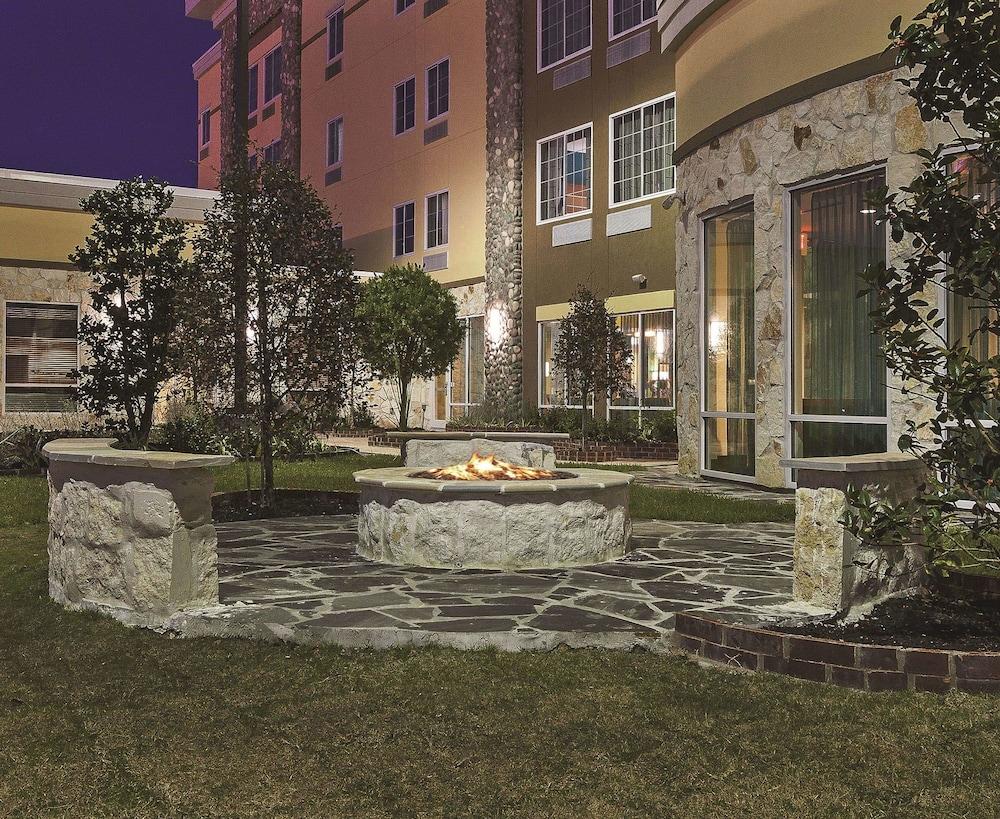 Hotel La Quinta By Wyndham Willowbrook 2*